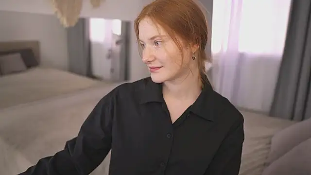 Snapshot of FiaMoor chatting on September 12, 2025, 1:00 pm FiaMoor online show from September 12, 2025, 1:00 pm