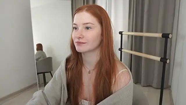 Snapshot of FiaMoor chatting on November 27, 2025, 5:52 am FiaMoor online show from November 27, 2025, 5:52 am