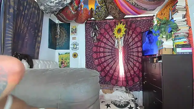 Snapshot of ElizaGrey_ chatting on November 10, 2025, 4:34 pm ElizaGrey online show from November 10, 2025, 4:34 pm