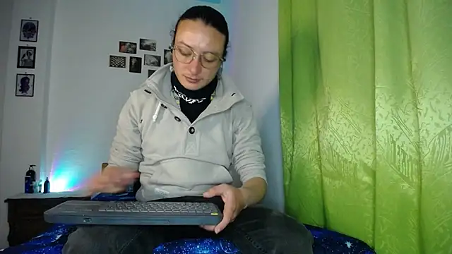 monkeywillwhite online show from November 29, 2025, 2:44 am