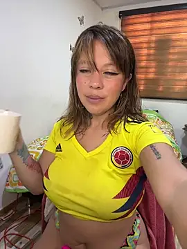 Snapshot of Bruja_lu chatting on March 20, 2025, 6:09 pm Bruja lu online show from March 20, 2025, 6:09 pm