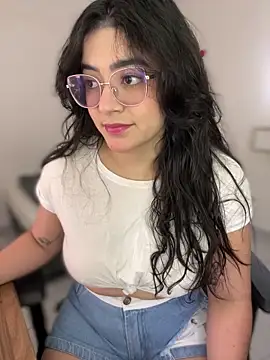 Lia flowers online show from February 9, 2026, 11:14 pm