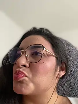 Snapshot of Lia_flowers chatting on February 28, 2025, 10:06 pm Lia flowers online show from February 28, 2025, 10:06 pm