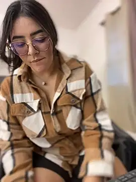 Snapshot of Lia_flowers chatting on February 17, 2025, 11:11 pm Lia flowers online show from February 17, 2025, 11:11 pm