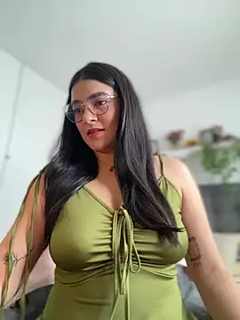 Snapshot of Lia_flowers chatting on February 23, 2025, 8:33 pm Lia flowers online show from February 23, 2025, 8:33 pm