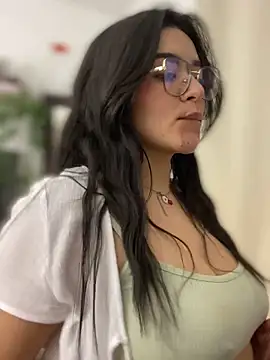 Snapshot of Lia_flowers chatting on February 27, 2025, 5:18 am Lia flowers online show from February 27, 2025, 5:18 am