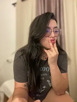 Snapshot of Lia_flowers chatting on February 20, 2025, 10:59 pm Lia flowers online show from February 20, 2025, 10:59 pm