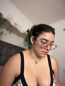 Snapshot of Lia_flowers chatting on March 17, 2025, 11:02 pm Lia flowers online show from March 17, 2025, 11:02 pm