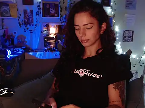 Snapshot of BeellyDance chatting on October 10, 2025, 7:25 pm BeellyDance online show from October 10, 2025, 7:25 pm