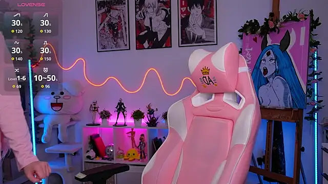 Snapshot of HolliWould_ chatting on September 12, 2025, 5:56 pm HolliWould online show from September 12, 2025, 5:56 pm