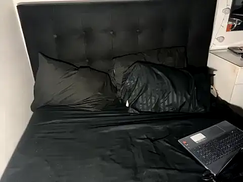 sebastiangrey06 online show from September 12, 2025, 10:26 am