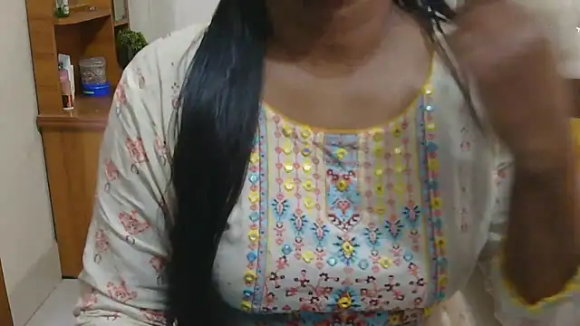 Snapshot of esita_1212 chatting on February 26, 2026, 8:47 am esita 1212 online show from February 26, 2026, 8:47 am