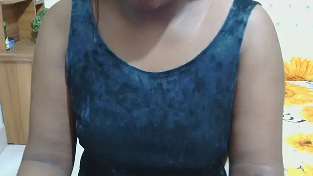 Snapshot of esita_1212 chatting on November 10, 2025, 1:43 am esita 1212 online show from November 10, 2025, 1:43 am