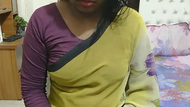 Snapshot of esita_1212 chatting on January 14, 2026, 1:31 am esita 1212 online show from January 14, 2026, 1:31 am