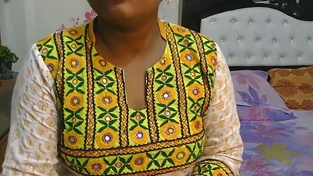 Snapshot of esita_1212 chatting on January 11, 2026, 2:40 am esita 1212 online show from January 11, 2026, 2:40 am