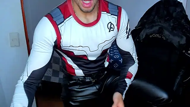 Snapshot of Tommy_Bred chatting on October 31, 2025, 5:09 pm Tommy Bred online show from October 31, 2025, 5:09 pm