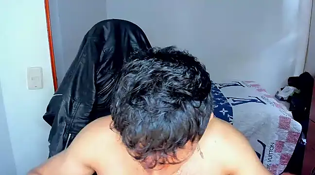 Snapshot of Tommy_Bred chatting on February 22, 2025, 3:47 pm Tommy Bred online show from February 22, 2025, 3:47 pm