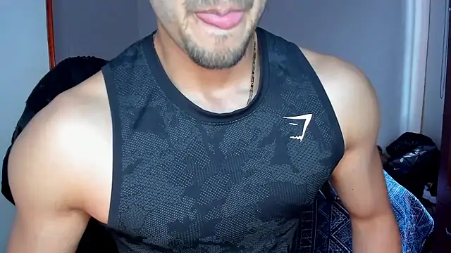 Snapshot of Tommy_Bred chatting on November 19, 2025, 7:14 pm Tommy Bred online show from November 19, 2025, 7:14 pm