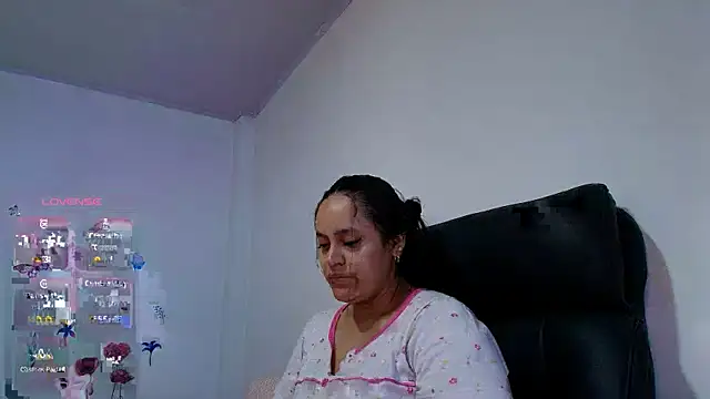 VICTORIABLACK xh online show from April 15, 2026, 6:01 pm