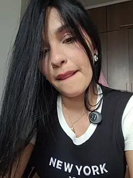 Snapshot of heyshaa chatting on December 1, 2025, 9:04 pm heyshaa online show from December 1, 2025, 9:04 pm