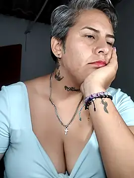 Snapshot of Yessi_rousse chatting on June 11, 2026, 12:32 am Yessi rousse online show from June 11, 2026, 12:32 am