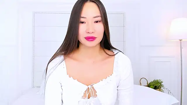 Snapshot of NaomiYuu chatting on November 21, 2025, 2:43 am NaomiYuu online show from November 21, 2025, 2:43 am