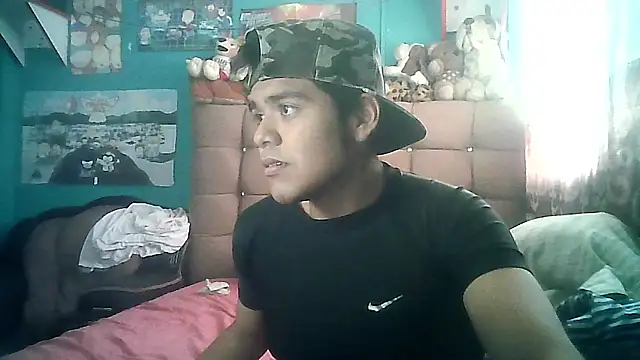 Snapshot of Valesh20 chatting on November 24, 2025, 8:20 pm Valesh20 online show from November 24, 2025, 8:20 pm