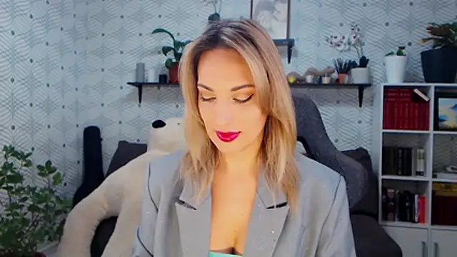 MillaXQueen online show from February 4, 2026, 3:29 pm