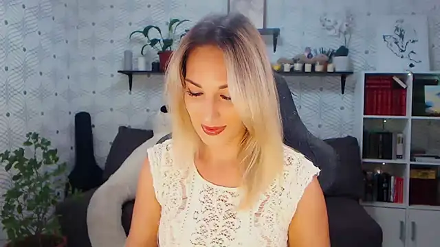 Snapshot of MillaXQueen chatting on June 15, 2026, 2:50 pm MillaXQueen online show from June 15, 2026, 2:50 pm