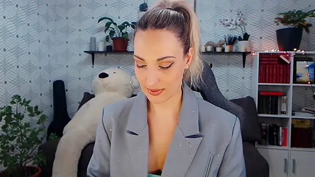 MillaXQueen online show from March 12, 2026, 12:20 pm