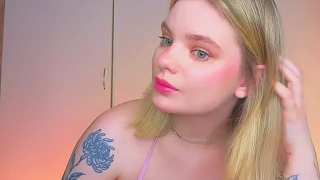 Hottie Jane online show from June 14, 2026, 11:11 am