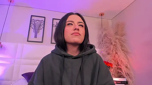 Rebeca jones online show from December 15, 2025, 12:11 pm