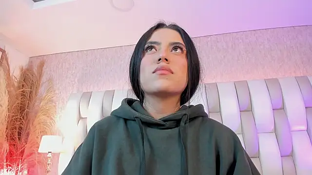 Rebeca jones online show from February 17, 2026, 12:13 pm