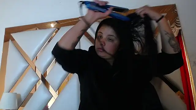 Snapshot of nathaly_low1 chatting on April 21, 2026, 12:45 pm nathaly low1 online show from April 21, 2026, 12:45 pm