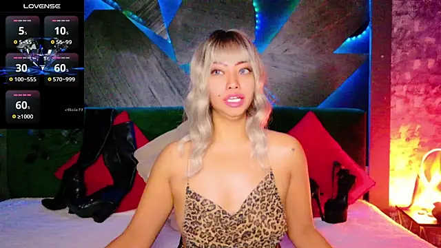 Snapshot of ElyaQuinn chatting on November 21, 2025, 7:51 am ElyaQuinn online show from November 21, 2025, 7:51 am