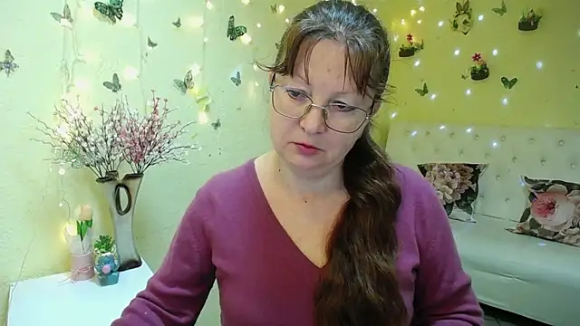 Snapshot of VanessaHotts chatting on April 18, 2026, 5:10 am VanessaHotts online show from April 18, 2026, 5:10 am