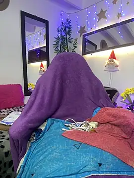 Snapshot of lonely_shewolf chatting on December 22, 2025, 8:42 pm lonely shewolf online show from December 22, 2025, 8:42 pm