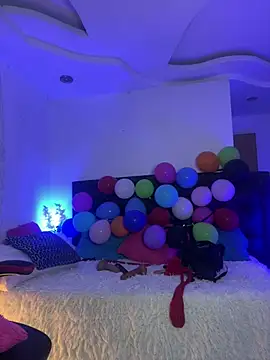 lonely shewolf online show from March 18, 2025, 5:55 pm