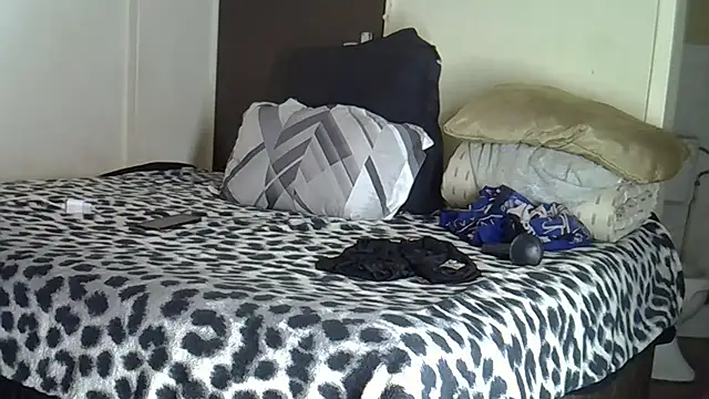 Snapshot of AddictiveAssCurves chatting on April 17, 2026, 8:28 am AddictiveAssCurves online show from April 17, 2026, 8:28 am