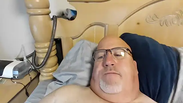 Bigbear0563 online show from April 17, 2026, 4:32 pm