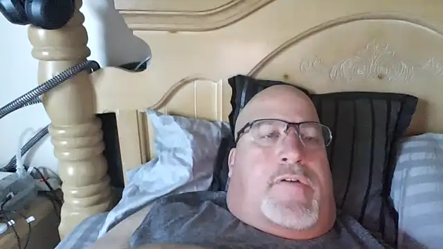 Snapshot of Bigbear0563 chatting on October 19, 2025, 3:15 pm Bigbear0563 online show from October 19, 2025, 3:15 pm