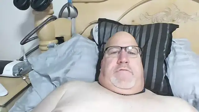 Snapshot of Bigbear0563 chatting on December 19, 2025, 3:36 pm Bigbear0563 online show from December 19, 2025, 3:36 pm