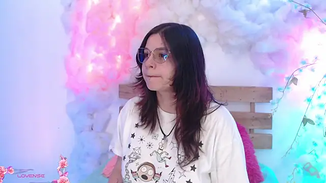 Mey moon online show from February 5, 2025, 9:18 pm