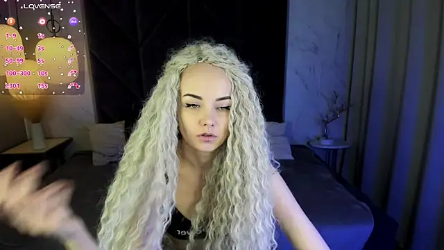 StephanieSweety online show from March 17, 2025, 4:54 pm