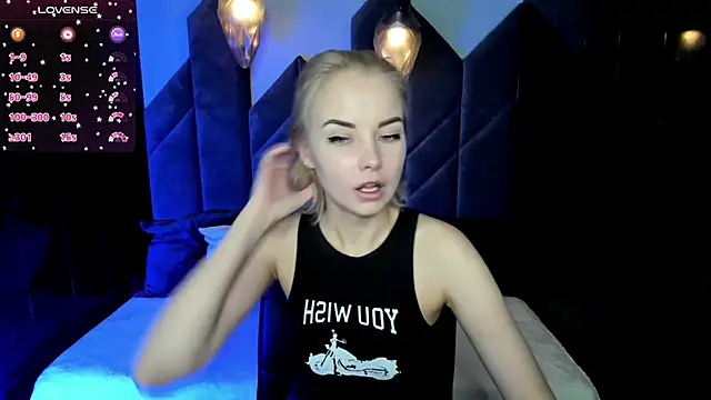 StephanieSweety online show from February 3, 2025, 11:53 am