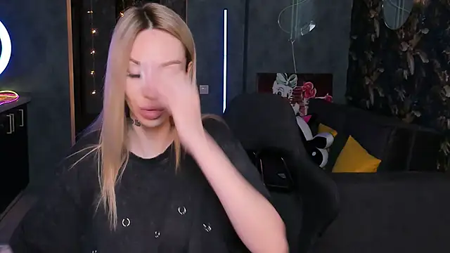 Blckmirrorr online show from November 19, 2025, 12:05 pm