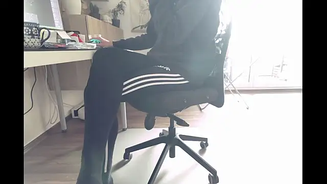 Snapshot of space_emma chatting on December 5, 2024, 1:44 pm space emma online show from December 5, 2024, 1:44 pm