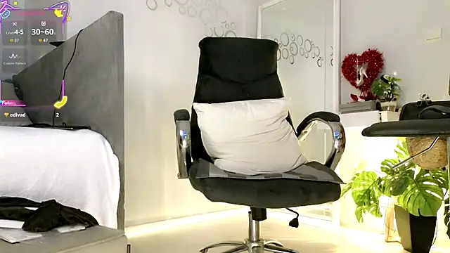 missmiamore online show from January 9, 2026, 2:46 pm