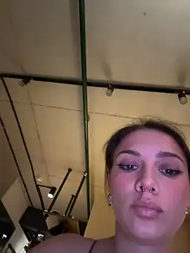 sinthiaroze online show from September 19, 2025, 7:51 pm