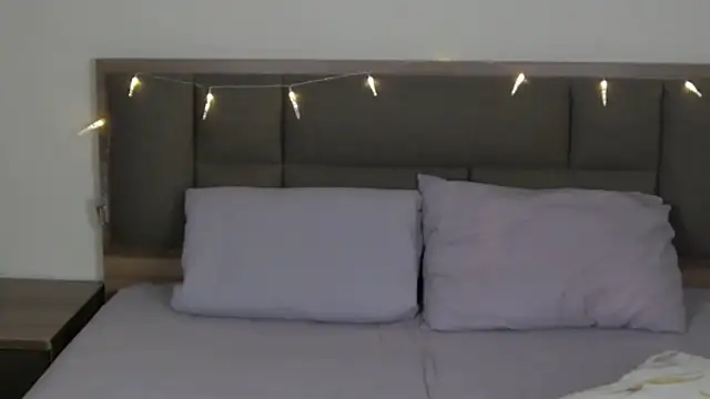 sinthiaroze online show from March 7, 2025, 4:22 pm